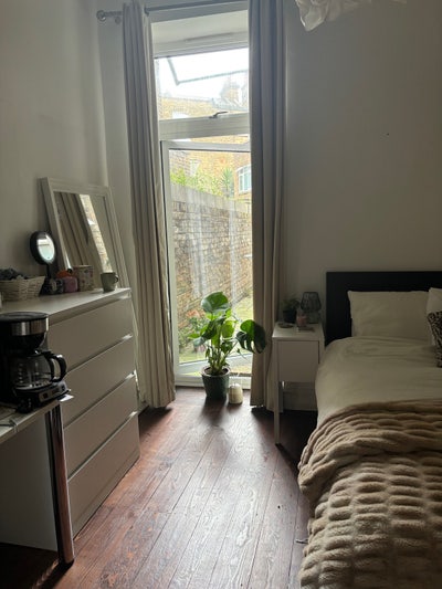 Bedroom available in 2 bed flat next to station  Main Photo