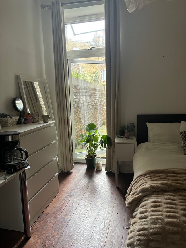 Bedroom available in 2 bed flat next to station  Main Photo