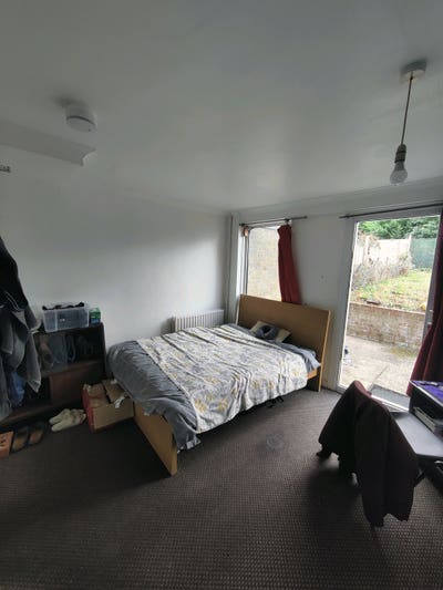 Replacement needed for well located Double bedroom Main Photo