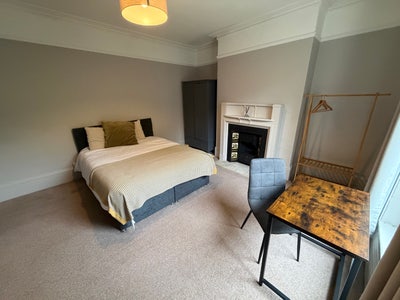Horton House - very large Room  Main Photo