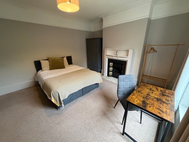 Horton House - very large Room  Main Photo