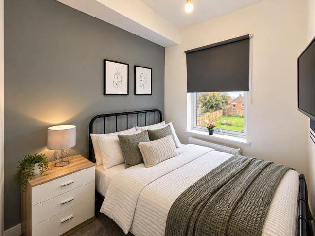 En-Suite Room & Studio | Bills Included Main Photo