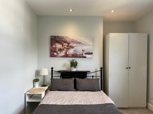 Guildford: Double Rooms Stoke Road Central Main Photo