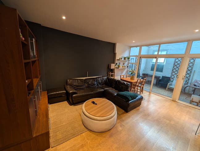 Double room in gated factory conversion house Main Photo