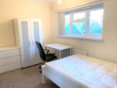 En-suite room in a shared female only- Warwick uni Main Photo