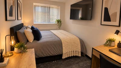 5 star ⭐️ en-suite UHCW & JLR all bills included Main Photo