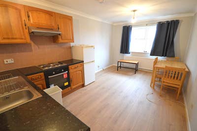 Fully Furnished Two-Bedroom Flat Hampden Road, N8 Main Photo