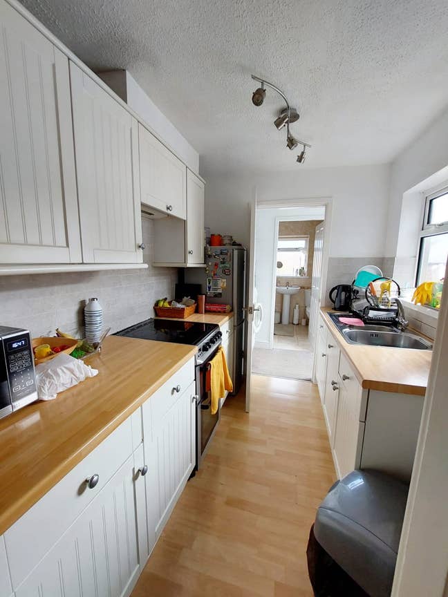 Room available in a 2 Bed flat Main Photo