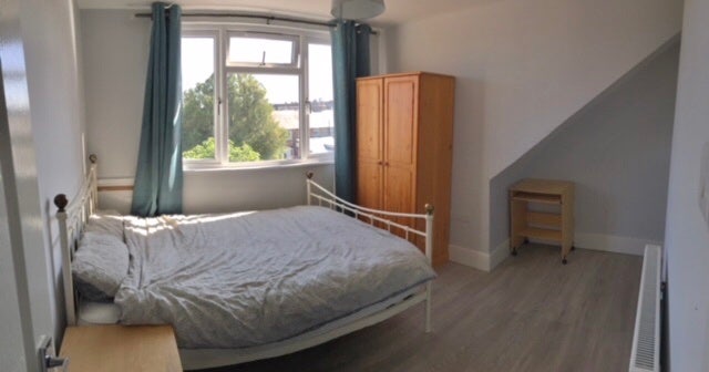 Beautiful Double Room near High Street Main Photo