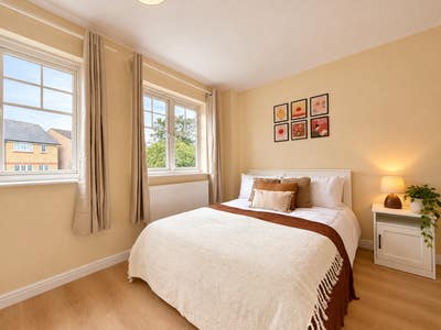 ✨📍 Rare Modern Ensuite South East📍 ✨  Main Photo