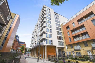 Stunning one bedroom flat with parking E3 Main Photo