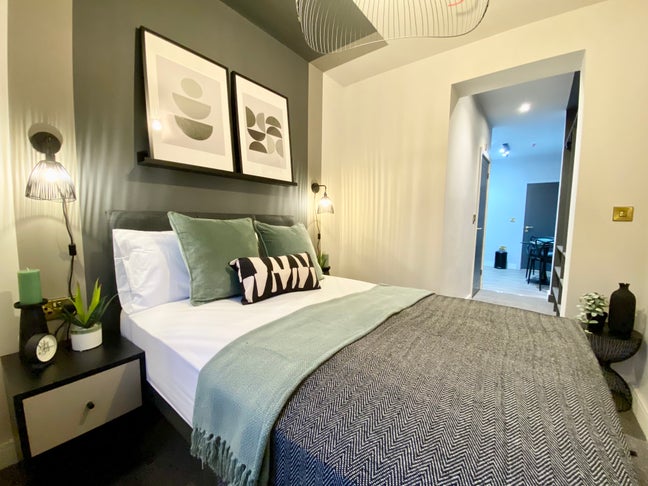 Stunning Studio Near City Centre and University Main Photo