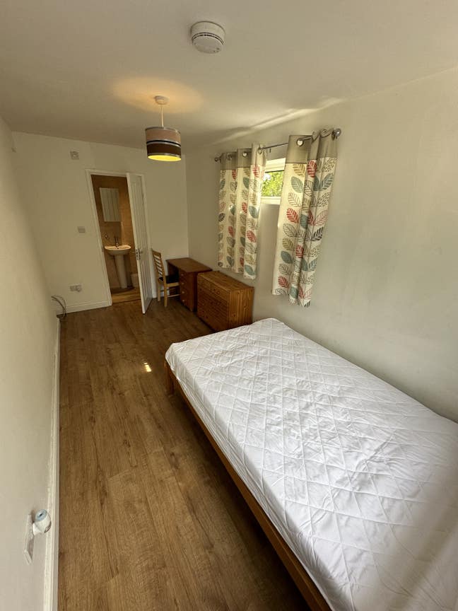  Double  En-Suite Rooms  –  Chelwood  Road,  CB1 Main Photo