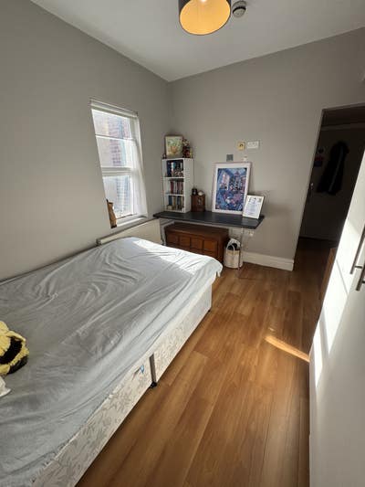 Gorgeous room to takeover in Kirkstall! Main Photo