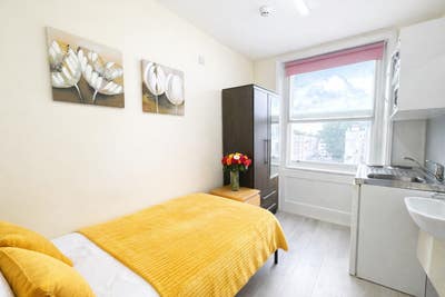 Sunny Studio in South Kensington SW7  Main Photo