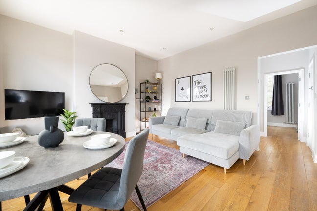 Contemporary stylish 1 bedroom flat, Honour Oak Main Photo