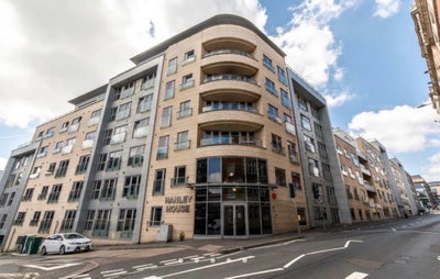 Double room with washroom available in city centre Main Photo