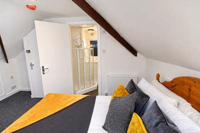 Burniston Grove | Ensuite Room |All Bills Included Main Photo
