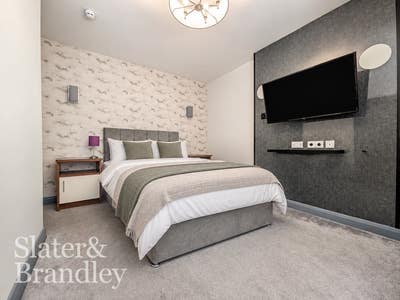 ** Simply Stunning Room Within an Apartment** Main Photo
