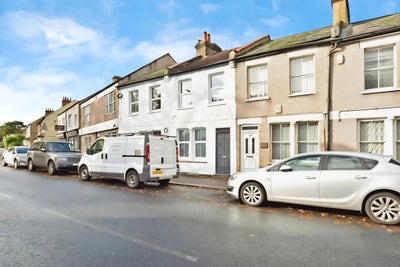 Spacious 2-Bedroom Maisonette with Parking Main Photo