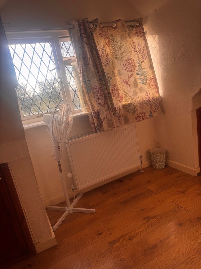 Single room available to rent IG3 Main Photo