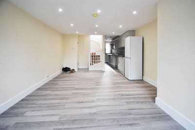 A beautiful 3 bedroom flat in Stoke Newington N16 Main Photo
