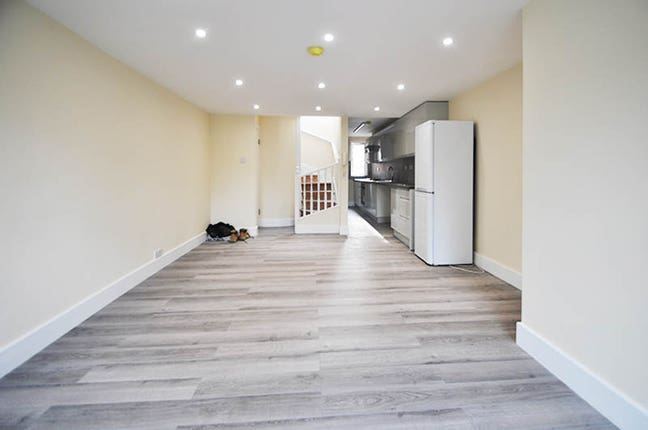 A beautiful 3 bedroom flat in Stoke Newington N16 Main Photo