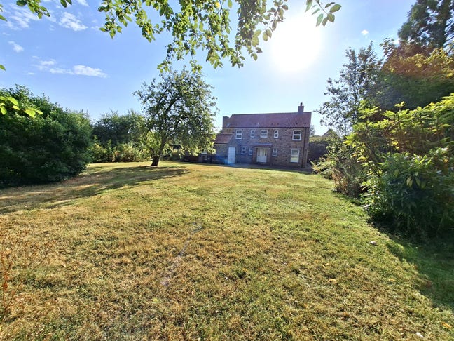 Rare Whole House Near Richmond – DL10! Main Photo