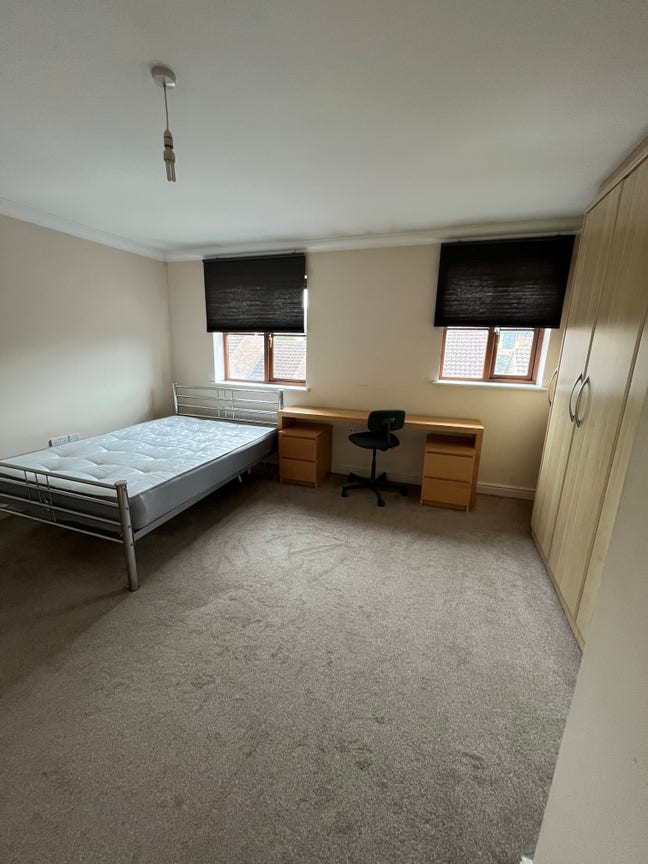 Very Large Double Room! Main Photo