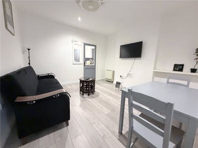 1 BEDROOM IN N17 Main Photo