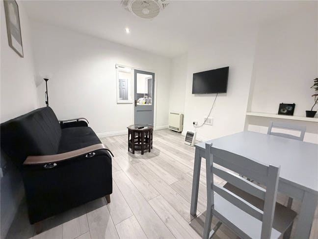 1 BEDROOM IN N17 Main Photo