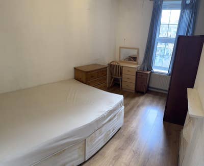 Lovely Double Room Available Near Whitechapel  Main Photo