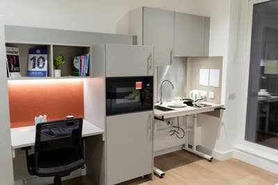 Studio in Zone 1 for only &pound;900 pm from 1 Nov-4 Jan Main Photo