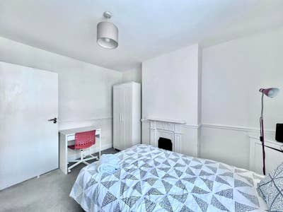 Double room female houseshare in UB8 Main Photo