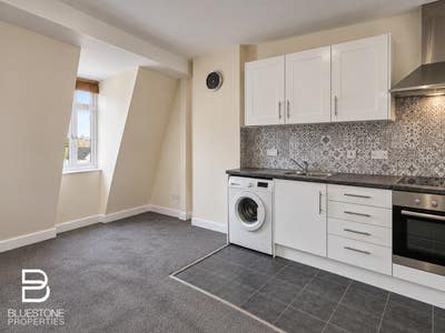 Tooting SW17*2 Bed Flat*Close to 2X Tube Stations Main Photo