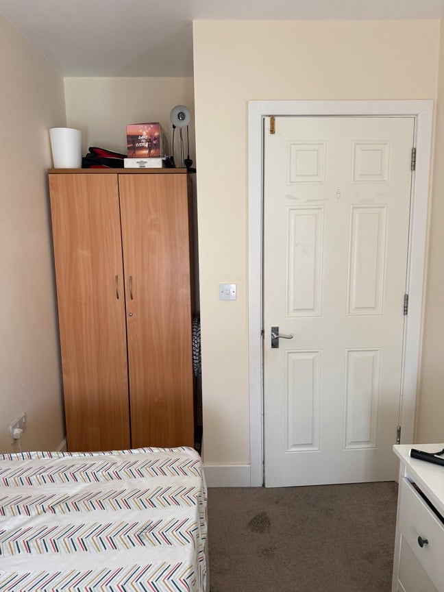Single Room for Rent Main Photo