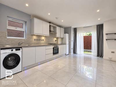 2 Bed House*Epsom Rd*Garden*Waddon Station 1 Min Main Photo