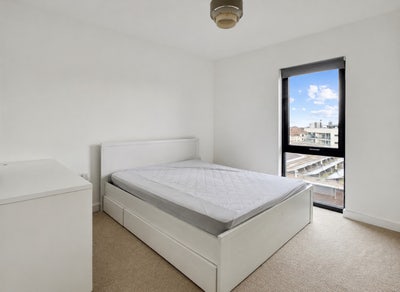 Looking for female flatmate (E14 6TL), Double room Main Photo