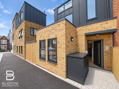Brand New **4 Bed/3Bath House**Close to Station Main Photo