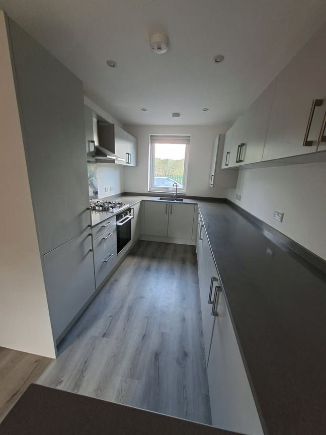 Spacious Modern 2 Bed, 2 Bath EPC A Parking Main Photo