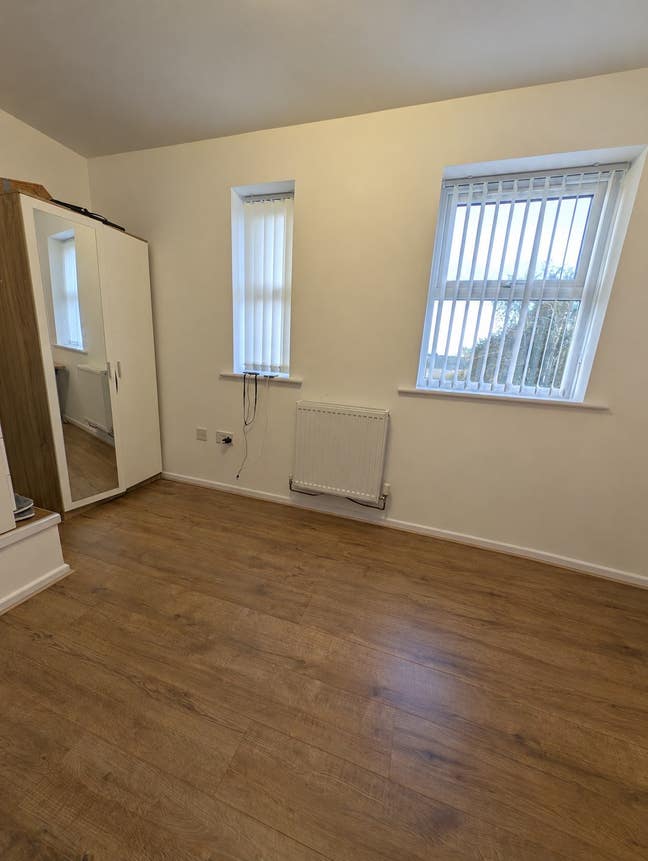 Double room in a newly refurbished home.  Main Photo