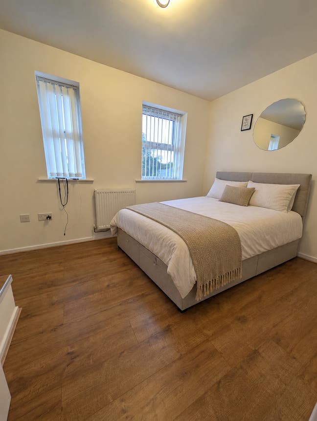 Double room in a newly refurbished home Main Photo