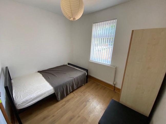 Big Room Near Maidenhead Station Main Photo