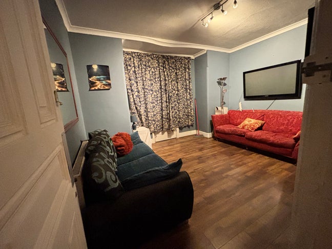 Lovely two bedroom garden flat with Office Main Photo