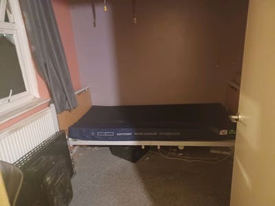 1 small room with single bed  Main Photo