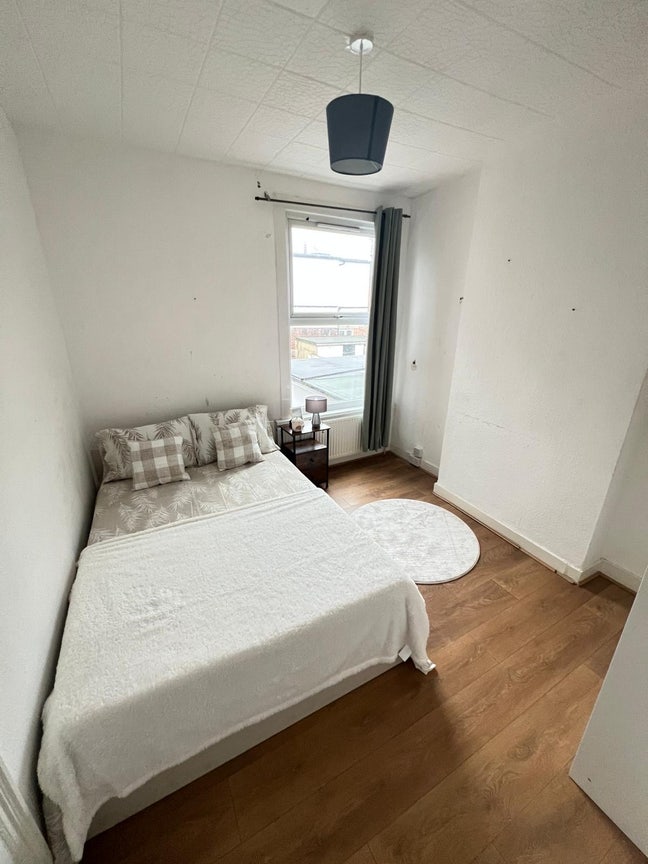 Double Room for Single Use Available Main Photo