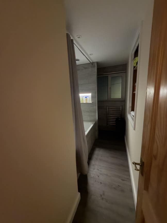 1 room available Hazel-Grove  Main Photo