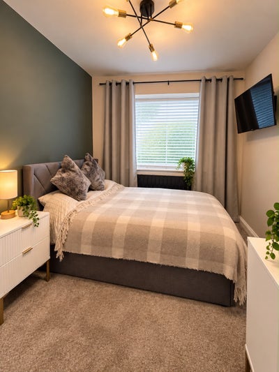 Double Room Available Main Photo