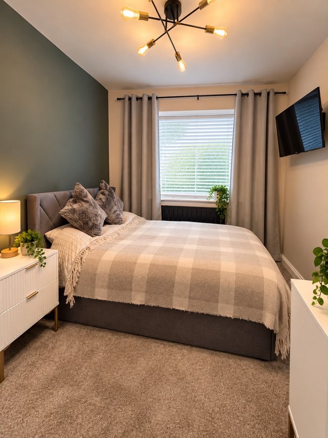 Double Room Available Main Photo