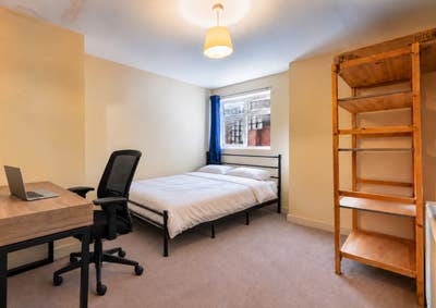 Spacious Double at Clapham - 5 min to tube Main Photo